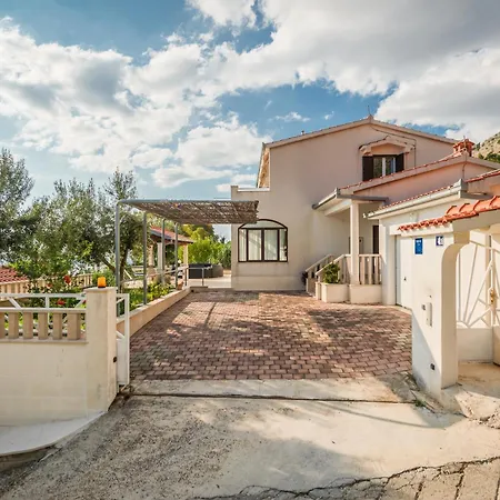 Villa Leo - Private Pool - Seaview - Pets Welcome - Luxury On 1000 M2 Jesenice (Split-Dalmatia)