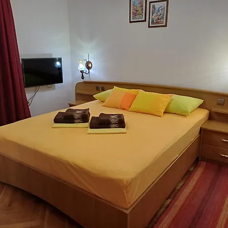 Leo - Private Pool - Seaview - Pets Welcome - Luxury On 1000 M2 * Jesenice (Split-Dalmatia)