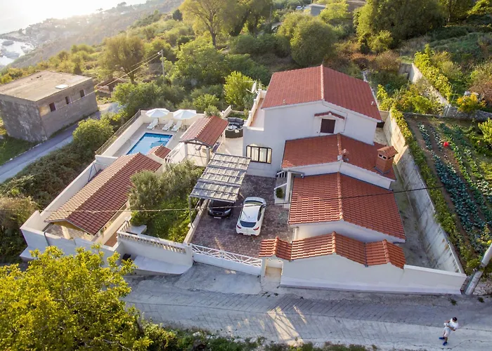 Leo - Private Pool - Seaview - Pets Welcome - Luxury On 1000 M2 Jesenice (Split-Dalmatia)