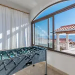 Leo - Private Pool - Seaview - Pets Welcome - Luxury On 1000 M2 * Jesenice (Split-Dalmatia)